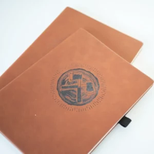 Carnet illustré en cuir gravé
